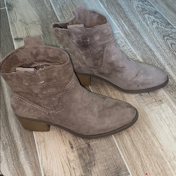 Merona Sz 8 Ankle Boots light Tan Faux Suede - Picture 2 of 8